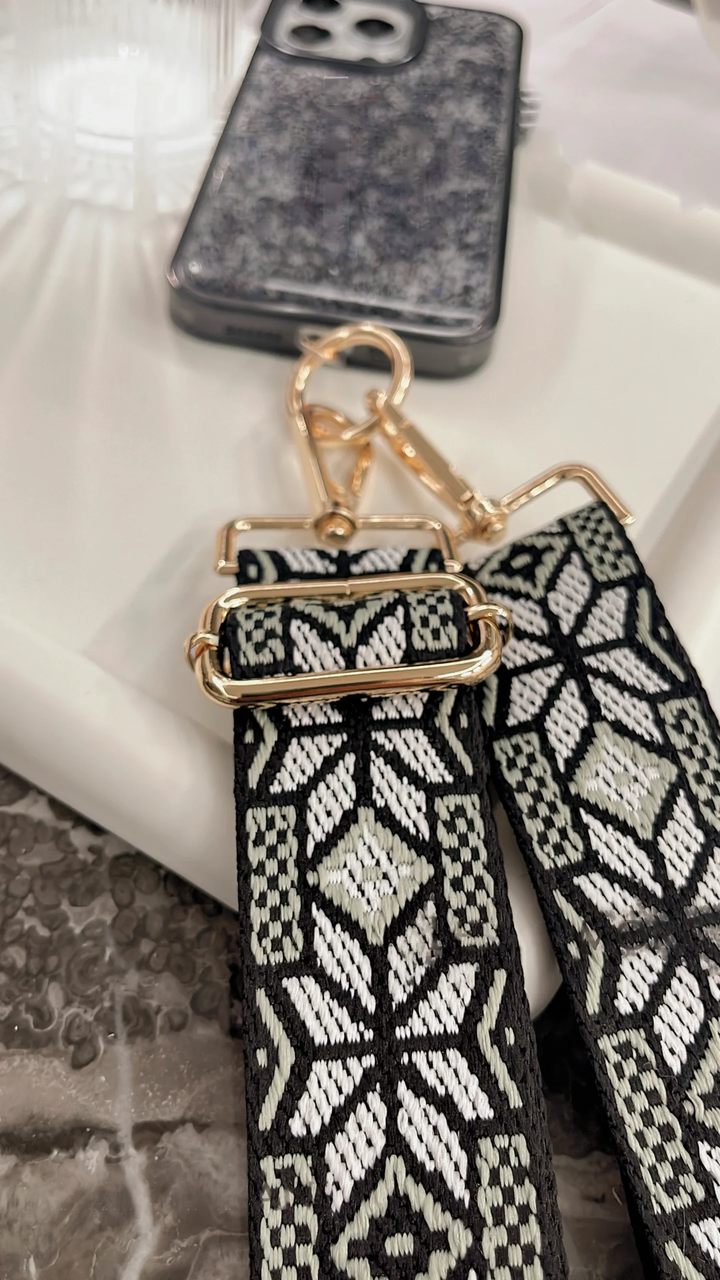Mandala Design Lanyard for Phones, ID Cards & Keychains – Stylish Woven Neck Strap – 16100- ✨ 1️⃣ Beige-Black 🌸 2️⃣ Beige-Pink 🌟 3️⃣ Beige-Golden 💖 4️⃣ Fuchsia-Rhombus 🌈 5️⃣ Beige-Pink Lilac 🌷 6️⃣ Beige-Pale Pink 🖤 7️⃣ Black-Pink 💫 8️⃣ Fuchsia-Plus 🧵 9️⃣ Black-Beige 💜 1️⃣0️⃣ Lilac ☁️ 1️⃣1️⃣ Light Blue 🌿 1️⃣2️⃣ Green - Imagen 5